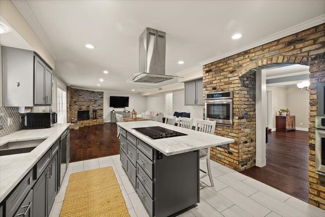 2123 Wilson Drive, Arlington, TX 76011