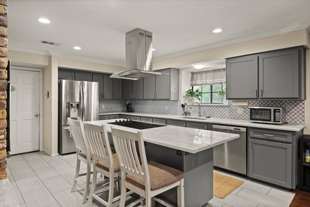 2123 Wilson Drive, Arlington, TX 76011