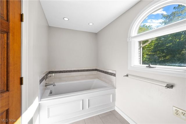 254 Bridgewater Circle, Hudson, OH 44236