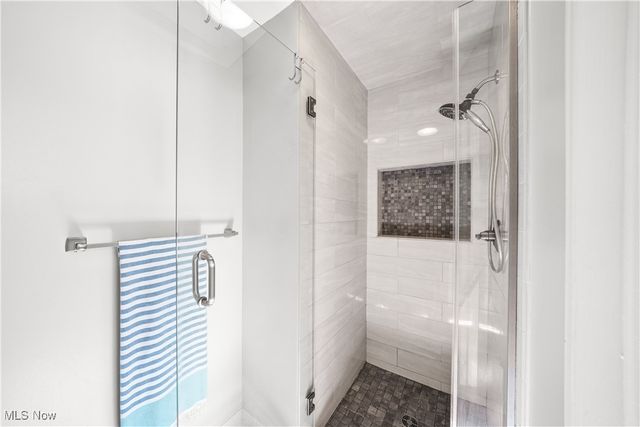 254 Bridgewater Circle, Hudson, OH 44236