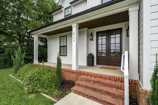 2744 Morrow Ln, Columbia, TN 38401