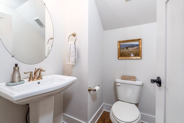 2744 Morrow Ln, Columbia, TN 38401