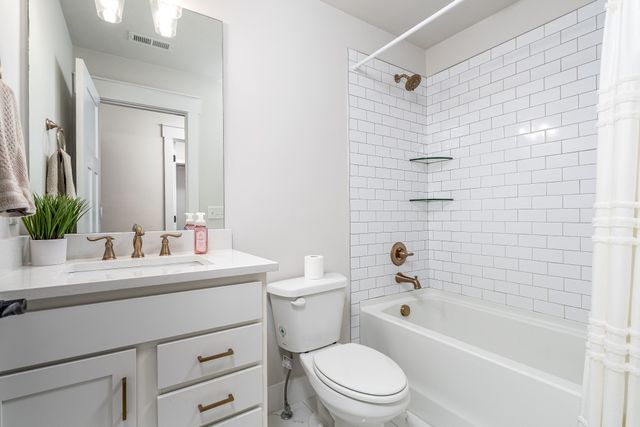 2744 Morrow Ln, Columbia, TN 38401