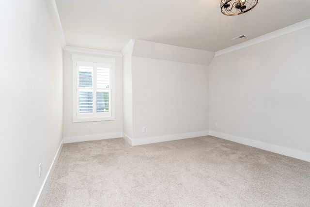 2744 Morrow Ln, Columbia, TN 38401