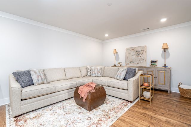 2744 Morrow Ln, Columbia, TN 38401