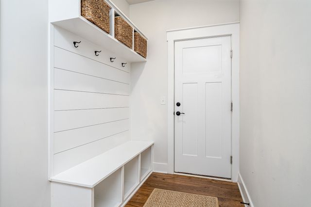 2744 Morrow Ln, Columbia, TN 38401