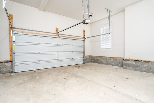 2744 Morrow Ln, Columbia, TN 38401