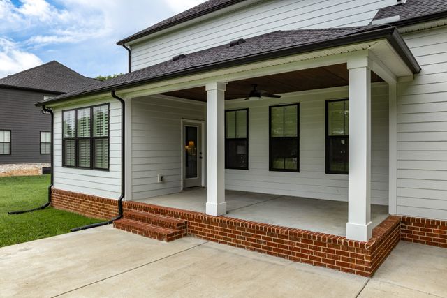 2744 Morrow Ln, Columbia, TN 38401