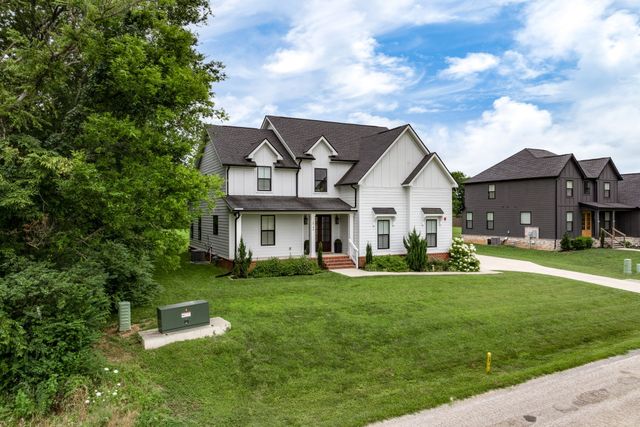 2744 Morrow Ln, Columbia, TN 38401