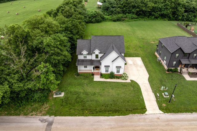 2744 Morrow Ln, Columbia, TN 38401