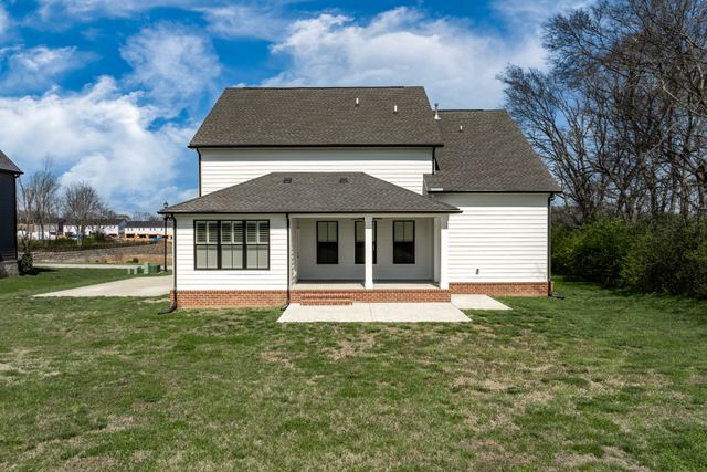2744 Morrow Ln, Columbia, TN 38401