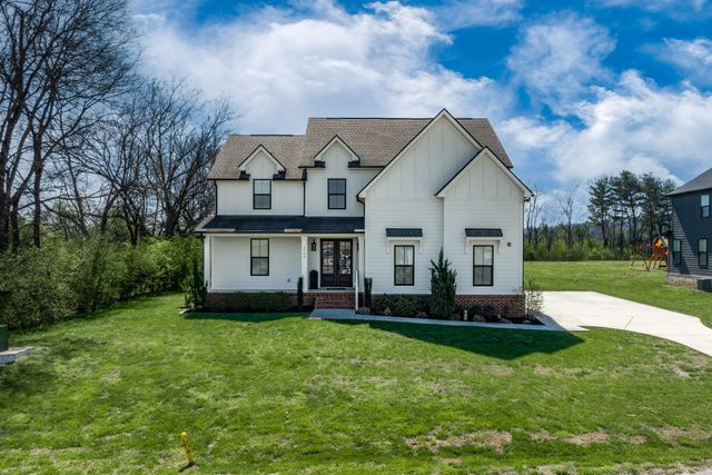 2744 Morrow Ln, Columbia, TN 38401