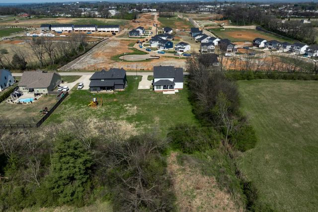 2744 Morrow Ln, Columbia, TN 38401