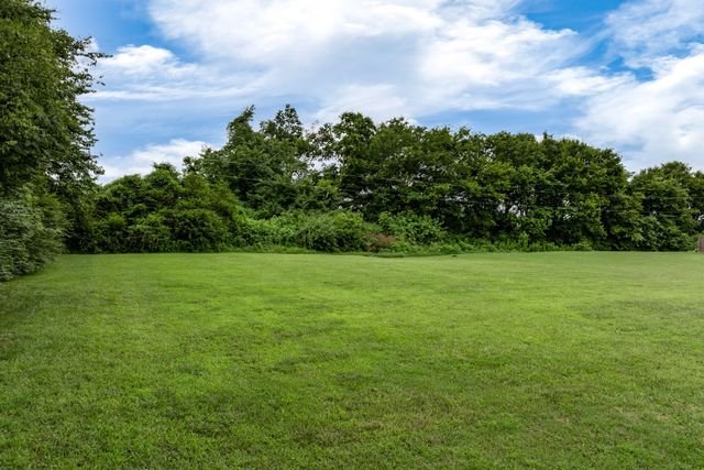 2744 Morrow Ln, Columbia, TN 38401