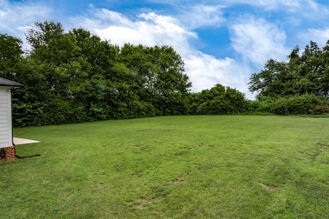 2744 Morrow Ln, Columbia, TN 38401