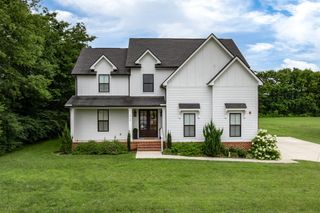 2744 Morrow Ln, Columbia, TN 38401