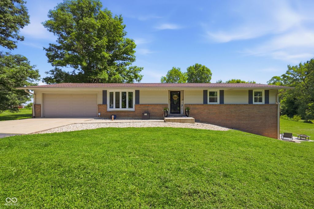 29387 N Duck Creek Avenue, Atlanta, IN 46031
