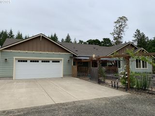 24945 OAK Ln, Elmira, OR 97437