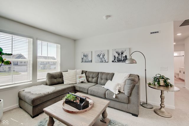 64 Sterling Place, New Whiteland, IN 46184
