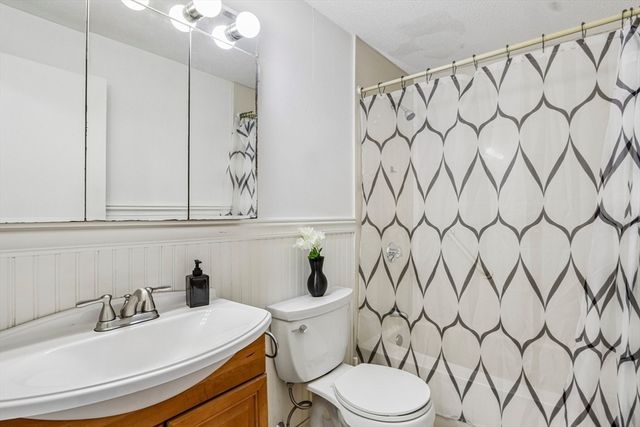 64 Main St 21B, Stoneham, MA 02180