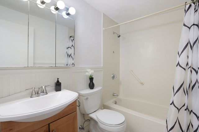 64 Main St 21B, Stoneham, MA 02180