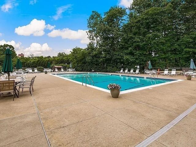 64 Main St 21B, Stoneham, MA 02180