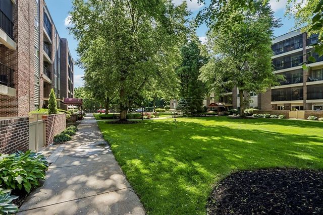64 Main St 21B, Stoneham, MA 02180