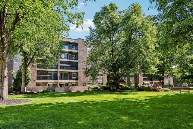 64 Main St 21B, Stoneham, MA 02180