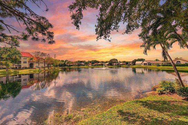 2525 Egret Lake Drive, Greenacres, FL 33413