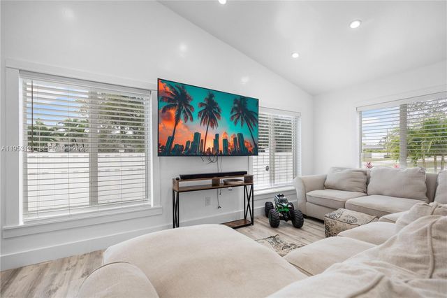 880 Oriole Ave 0, Miami Springs, FL 33166