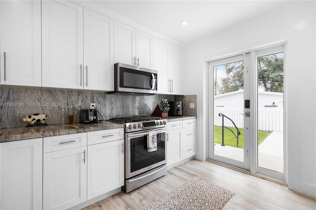 880 Oriole Ave 0, Miami Springs, FL 33166