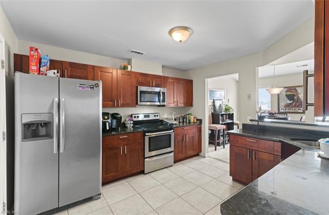 223 Island Cove Ct Apt C, Hampton, VA 23669