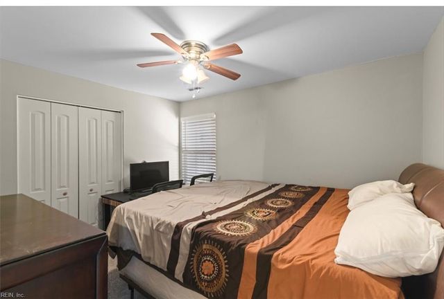 223 Island Cove Ct Apt C, Hampton, VA 23669