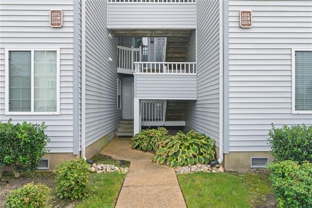 223 Island Cove Ct Apt C, Hampton, VA 23669