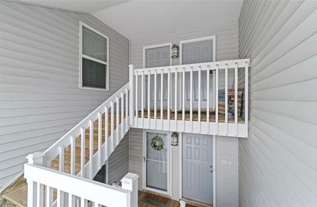 223 Island Cove Ct Apt C, Hampton, VA 23669