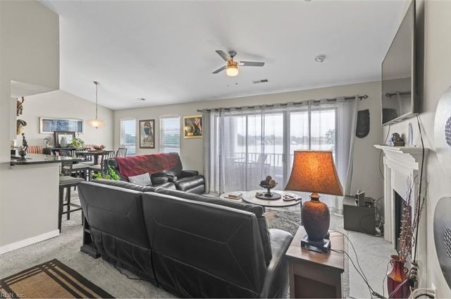 223 Island Cove Ct Apt C, Hampton, VA 23669