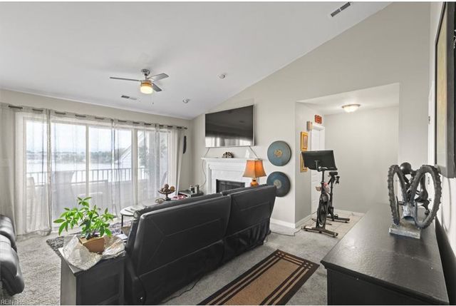 223 Island Cove Ct Apt C, Hampton, VA 23669