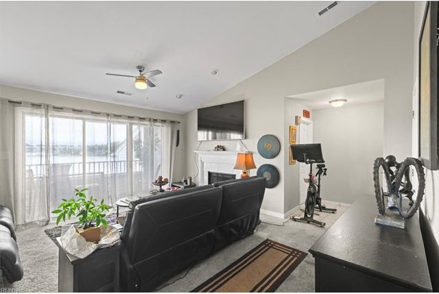 223 Island Cove Ct Apt C, Hampton, VA 23669