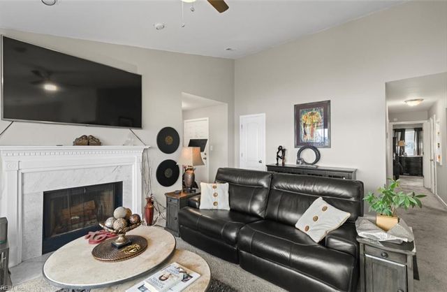 223 Island Cove Ct Apt C, Hampton, VA 23669
