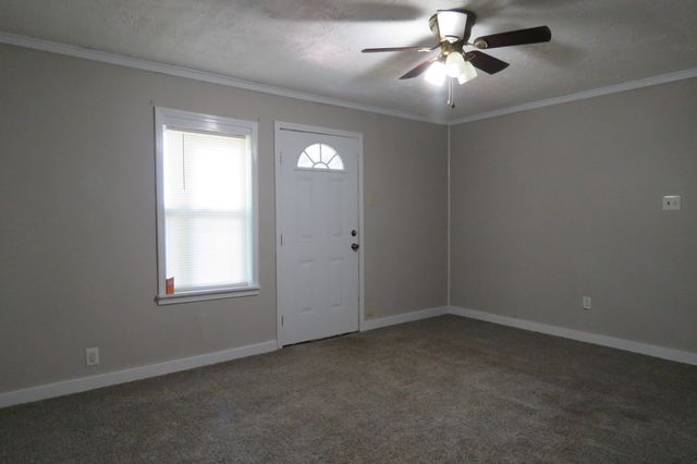 14 Oak St, Sparta, TN 38583