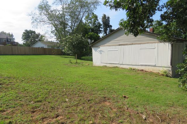 14 Oak St, Sparta, TN 38583
