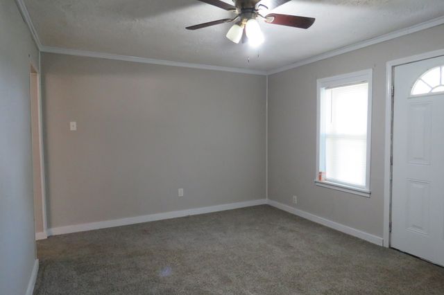 14 Oak St, Sparta, TN 38583