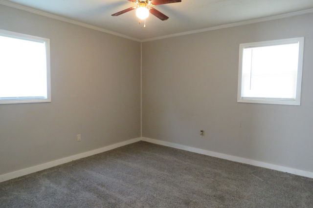 14 Oak St, Sparta, TN 38583