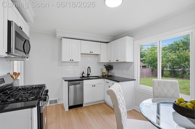 31714 Cherry Hill Road, Garden City, MI 48135