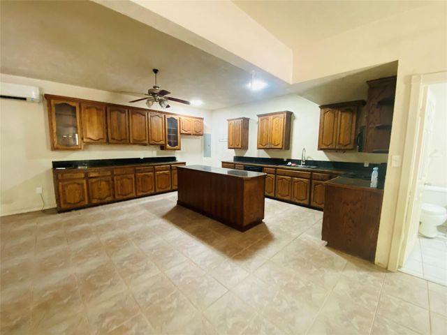 2500 Southline Road, Conroe, TX 77384