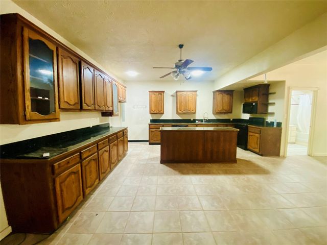 2500 Southline Road, Conroe, TX 77384