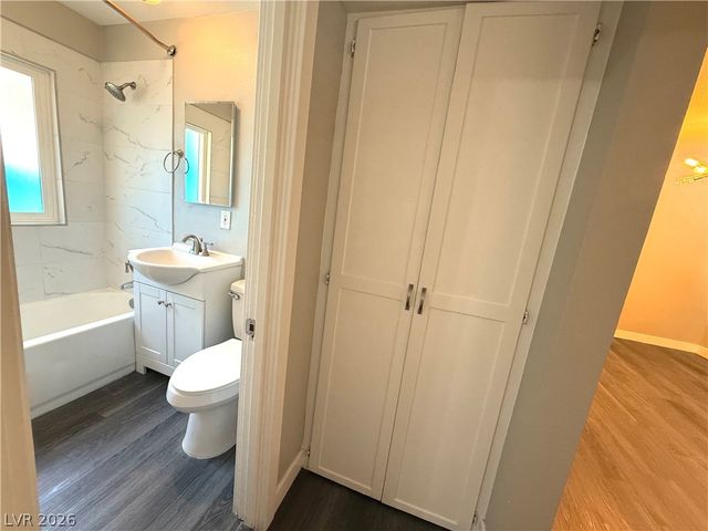 221 South 10th Street 8, Las Vegas, NV 89101