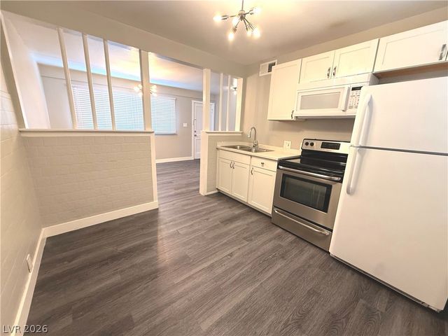 221 South 10th Street 8, Las Vegas, NV 89101