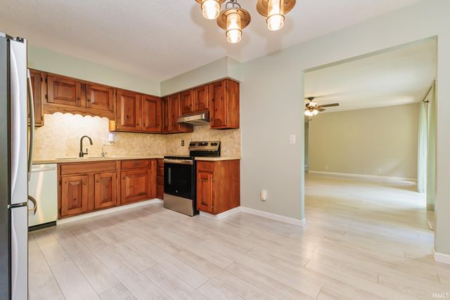 1710 W Sun Valley Parkway, Muncie, IN 47303