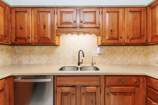 1710 W Sun Valley Parkway, Muncie, IN 47303